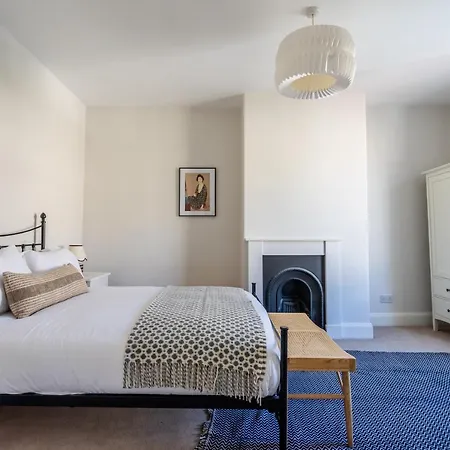 21 Scarcroft Road * 约克