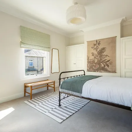 21 Scarcroft Road * 约克