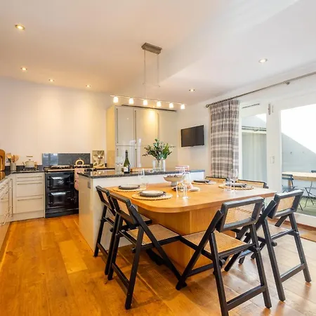 בית נופש 21 Scarcroft Road